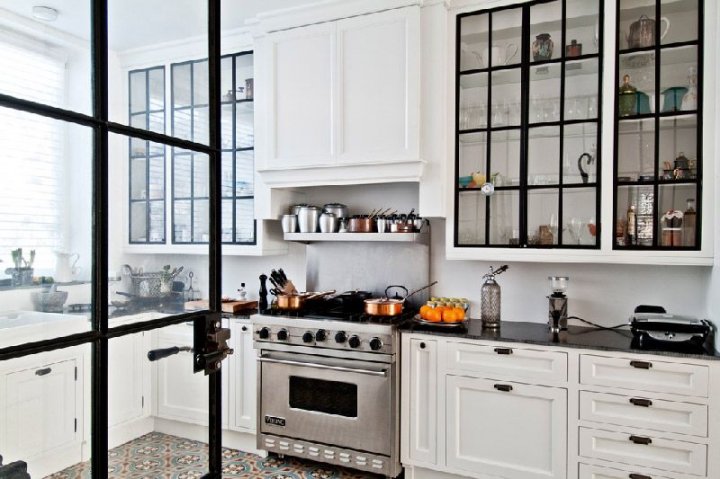 lemari kaca dapur