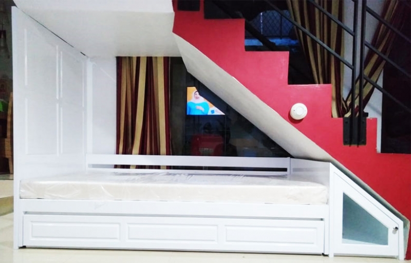 Sofa Bawah Tangga Minimalis